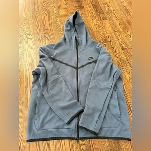 Nike Tech Hoodie - worn once- men’s xl